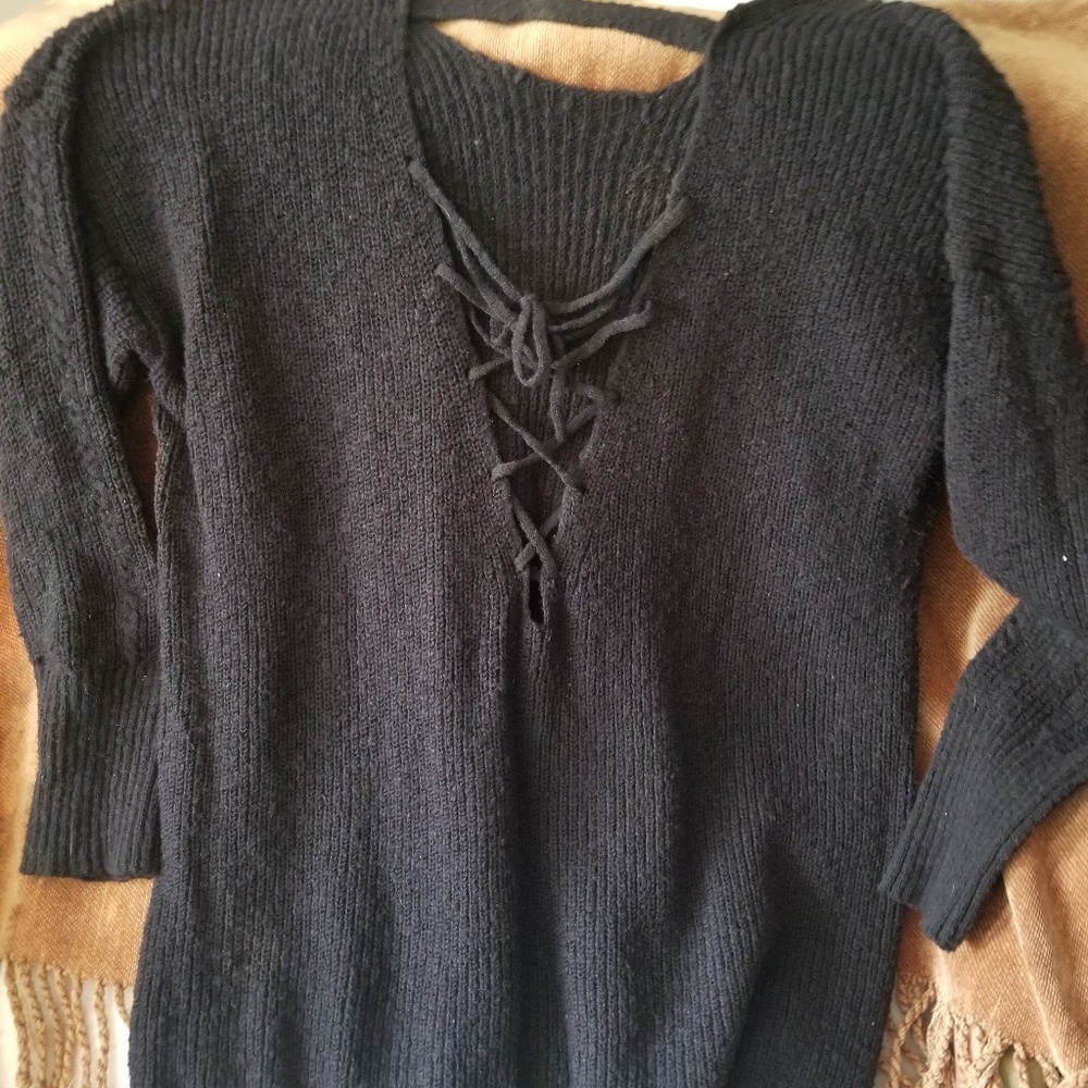 Blk sweater - Picture 2 of 2